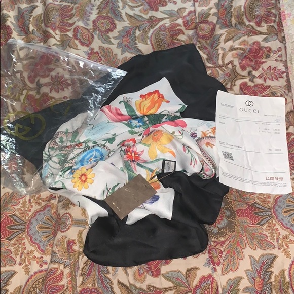 Slik Gucci Scarf - Picture 1 of 3